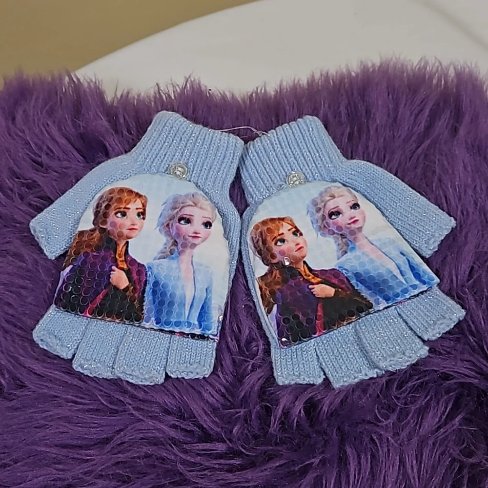 Anna & Elsa mittens and earrings set